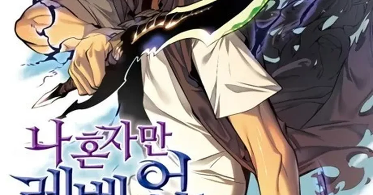 Korean cover of Solo Leveling: Sung Jinwoo in a torn white shirt, dark smoke curling around him, holding a glowing green dagger